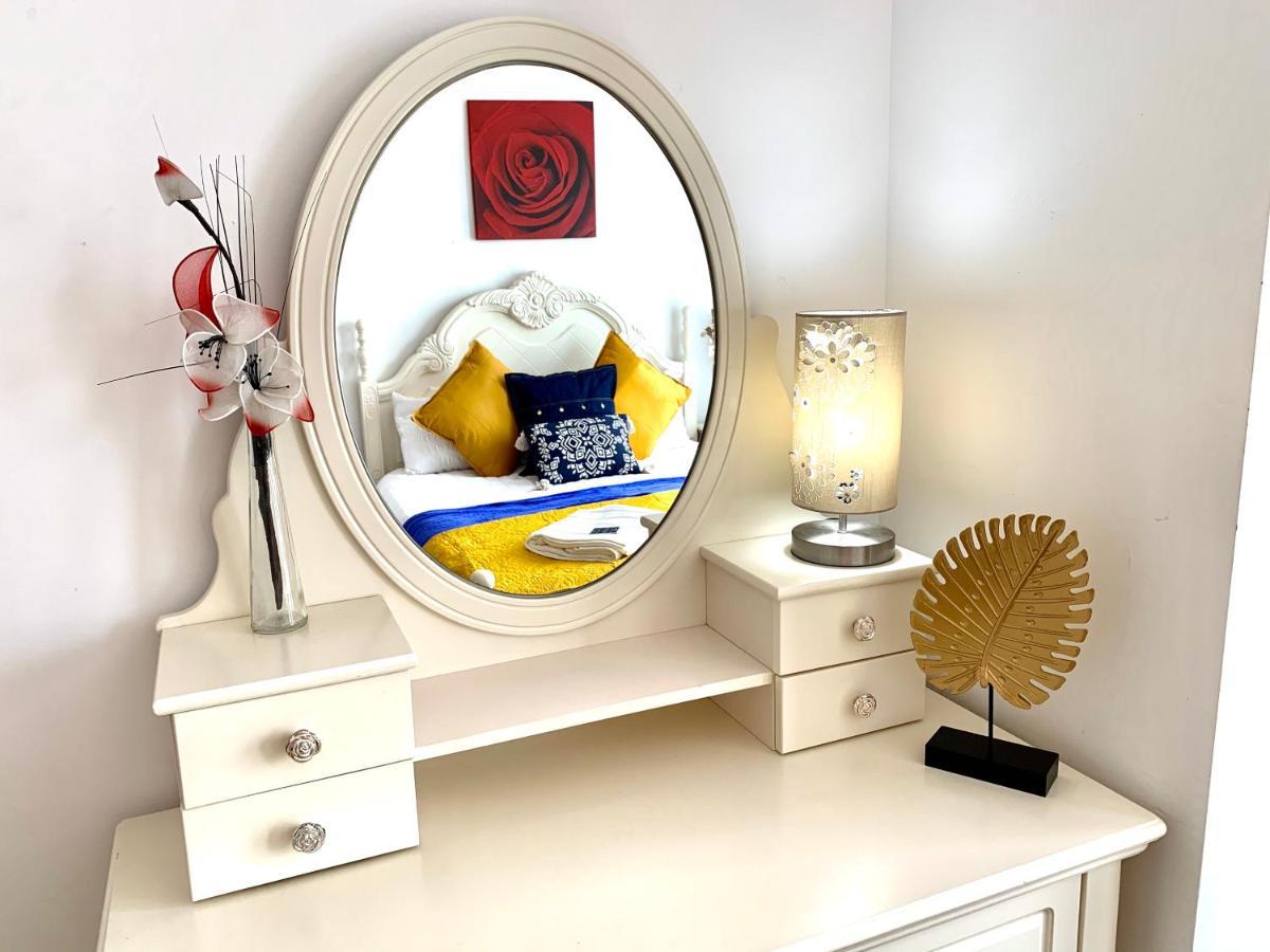 2-Bedrooms Modern Apartment Next To Velodrome, Lounge, Balcony, Parking, Abba لندن المظهر الخارجي الصورة