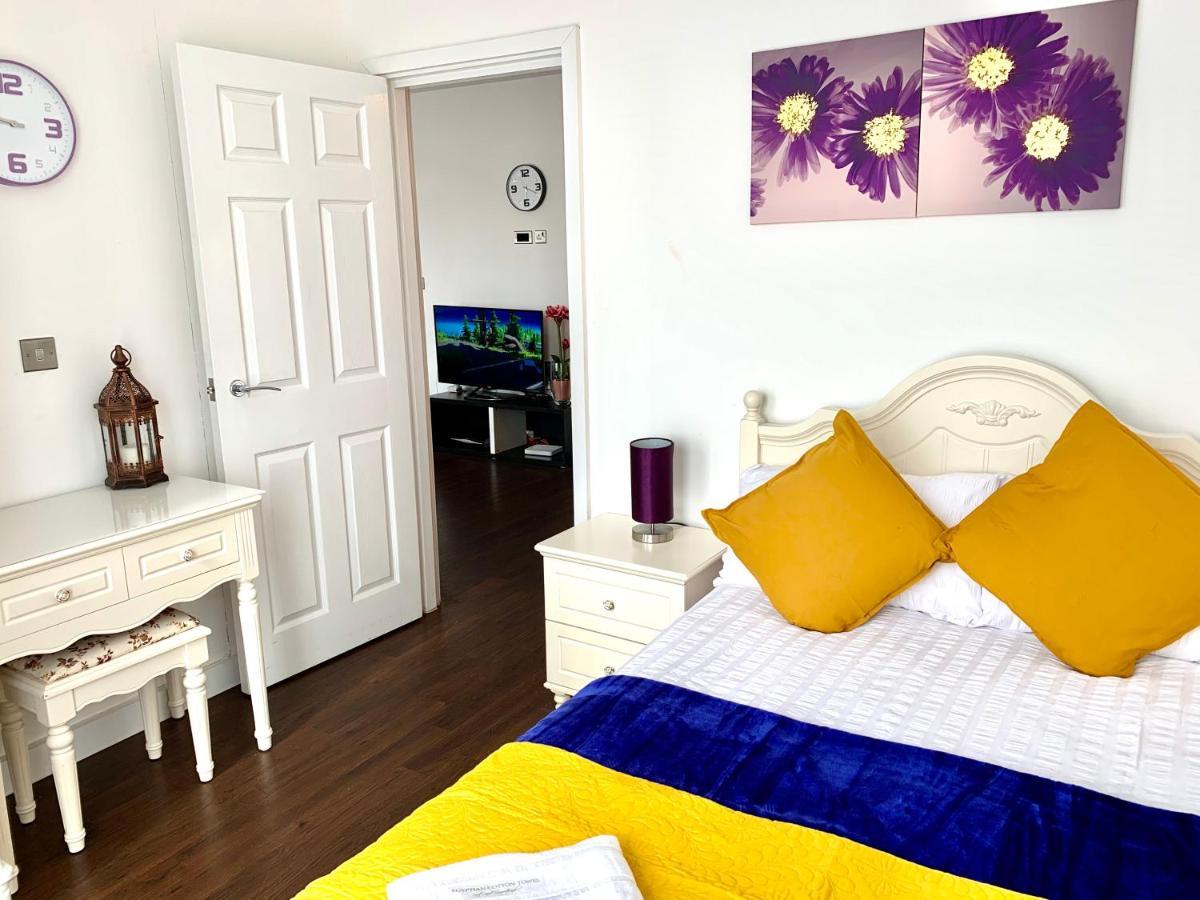 2-Bedrooms Modern Apartment Next To Velodrome, Lounge, Balcony, Parking, Abba لندن المظهر الخارجي الصورة