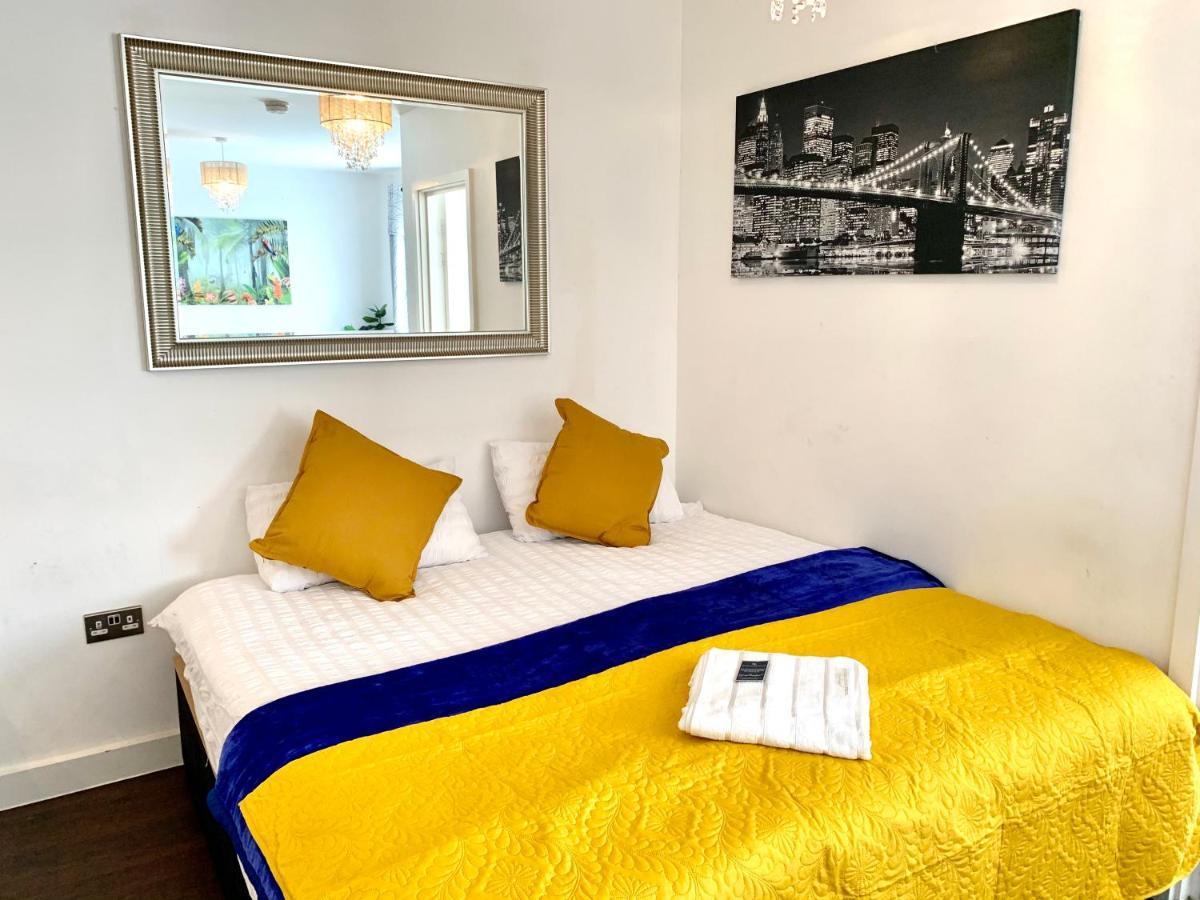 2-Bedrooms Modern Apartment Next To Velodrome, Lounge, Balcony, Parking, Abba لندن المظهر الخارجي الصورة