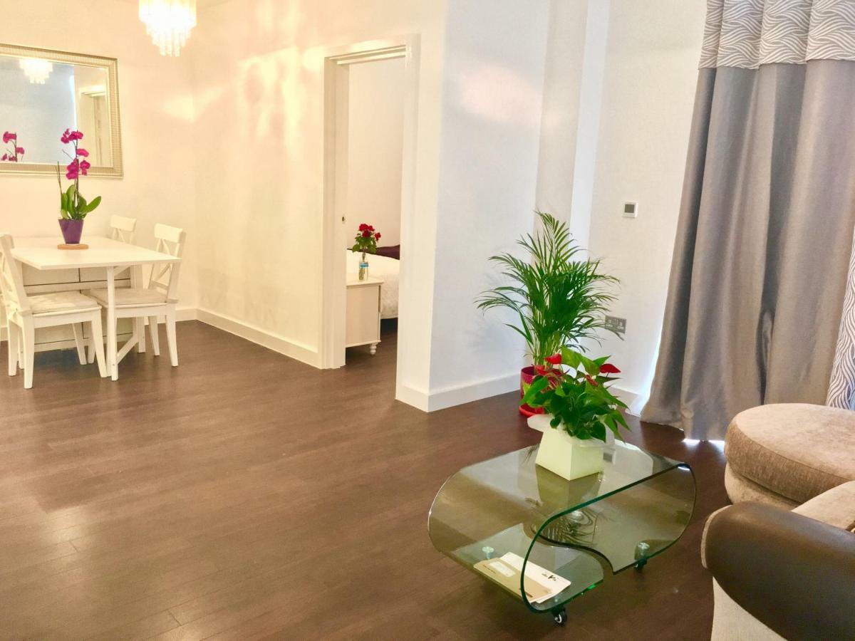 2-Bedrooms Modern Apartment Next To Velodrome, Lounge, Balcony, Parking, Abba لندن المظهر الخارجي الصورة