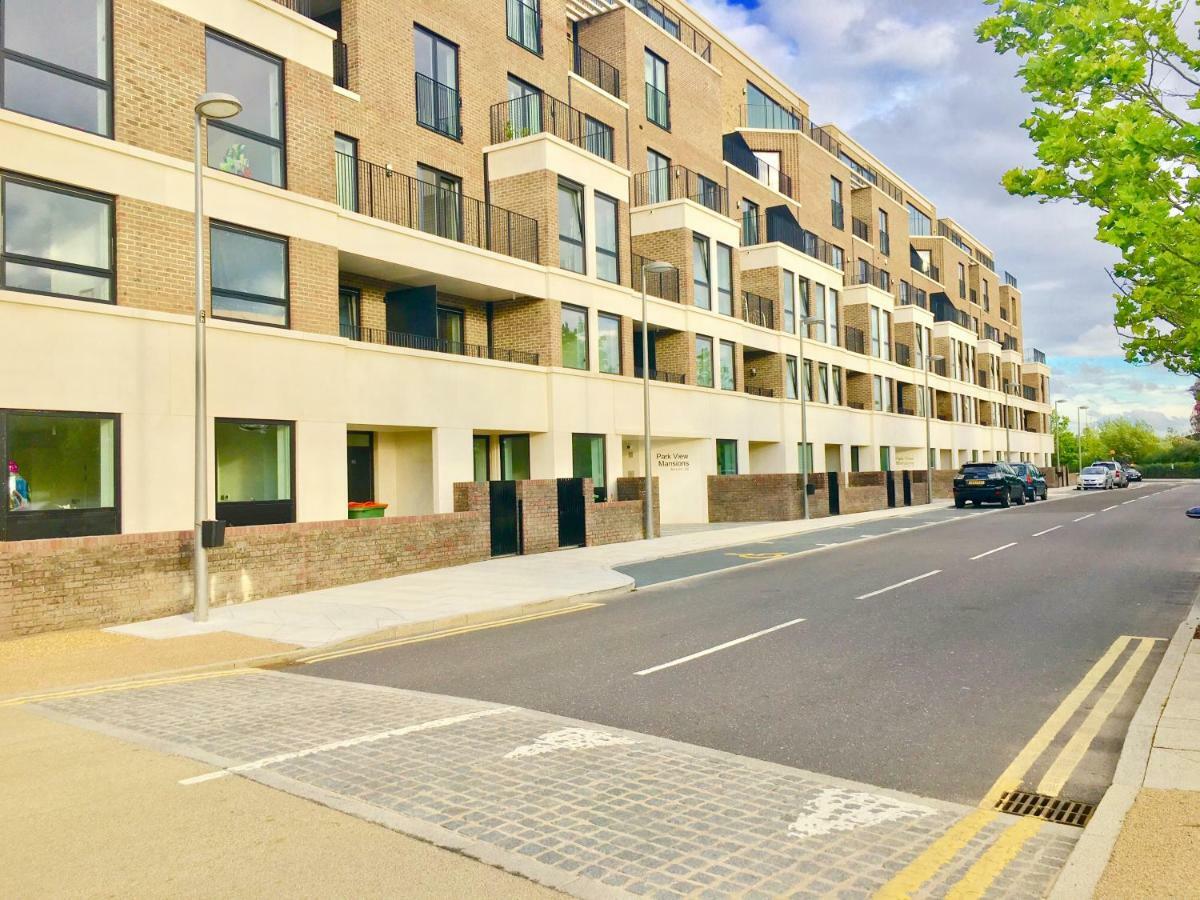 2-Bedrooms Modern Apartment Next To Velodrome, Lounge, Balcony, Parking, Abba لندن المظهر الخارجي الصورة