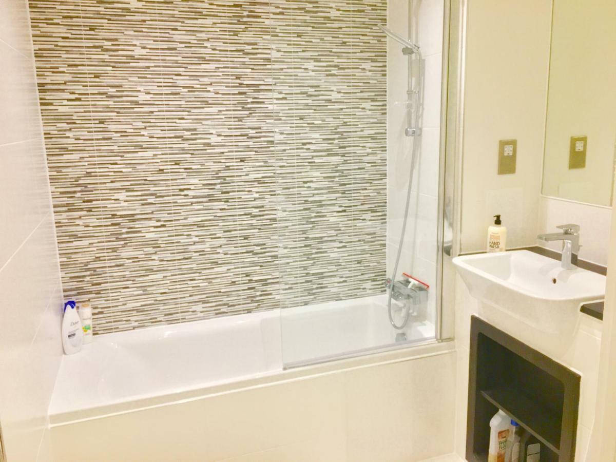 2-Bedrooms Modern Apartment Next To Velodrome, Lounge, Balcony, Parking, Abba لندن المظهر الخارجي الصورة