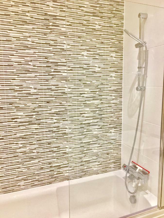 2-Bedrooms Modern Apartment Next To Velodrome, Lounge, Balcony, Parking, Abba لندن المظهر الخارجي الصورة