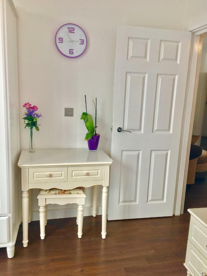 2-Bedrooms Modern Apartment Next To Velodrome, Lounge, Balcony, Parking, Abba لندن المظهر الخارجي الصورة