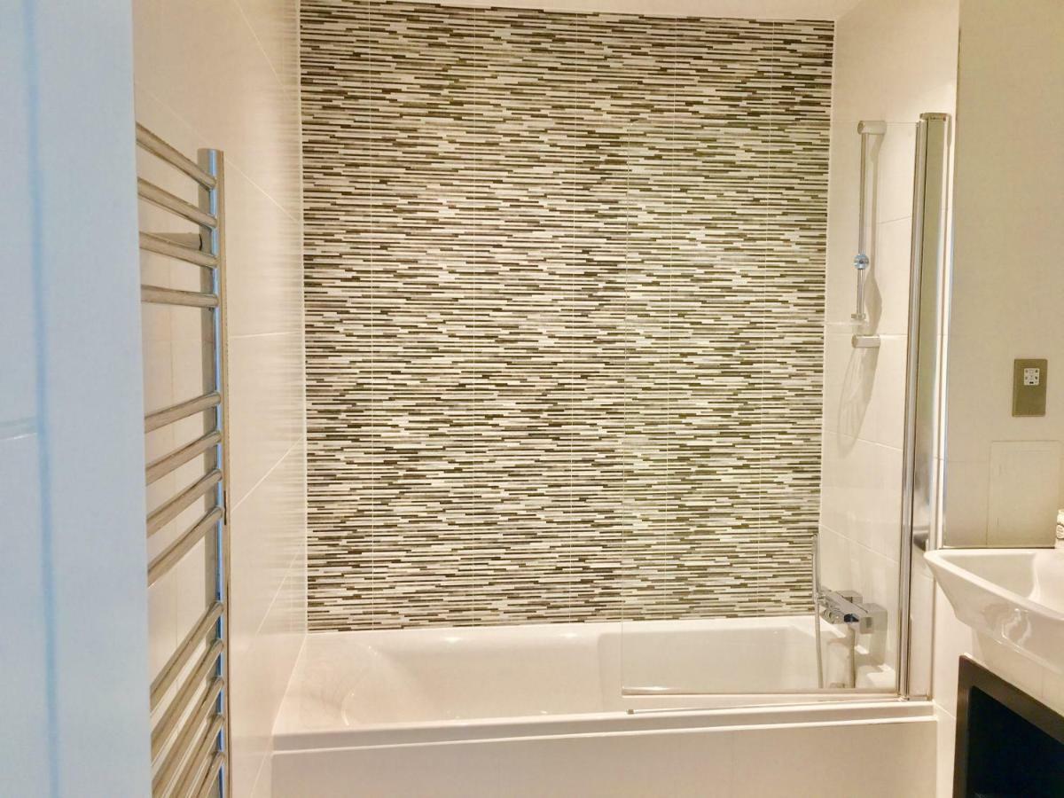 2-Bedrooms Modern Apartment Next To Velodrome, Lounge, Balcony, Parking, Abba لندن المظهر الخارجي الصورة
