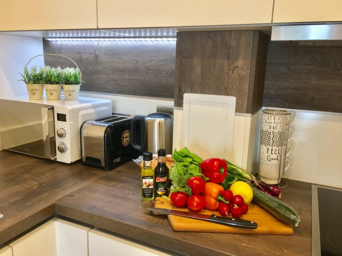 2-Bedrooms Modern Apartment Next To Velodrome, Lounge, Balcony, Parking, Abba لندن المظهر الخارجي الصورة